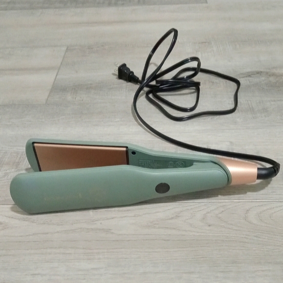 Remington Other - Green and Gold Hair Straightener